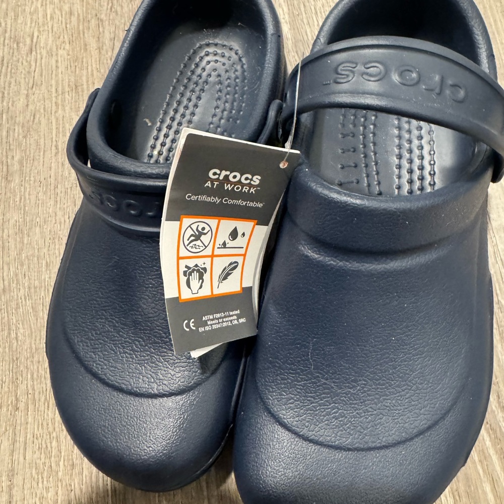 Crocs size 8 new